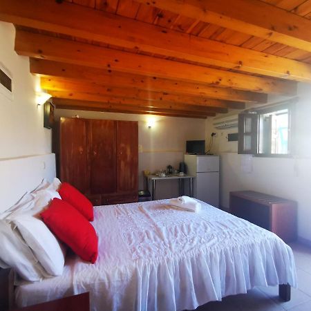 Kalypso Apartment Chalki Town ภายนอก รูปภาพ