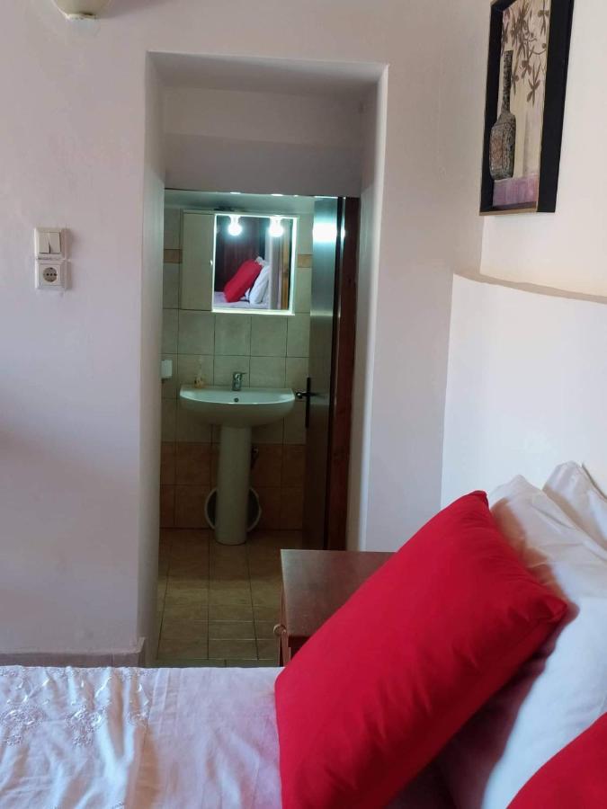 Kalypso Apartment Chalki Town ภายนอก รูปภาพ